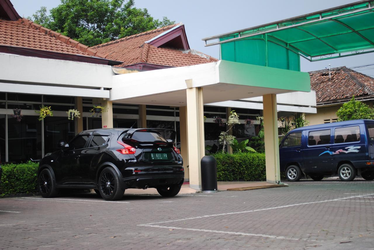 Hotel Wisata Baru 세랑 외부 사진