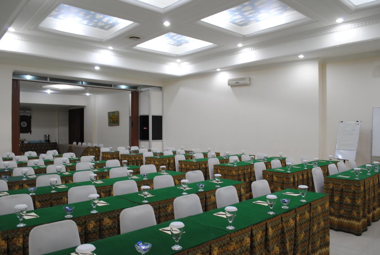Hotel Wisata Baru 세랑 외부 사진